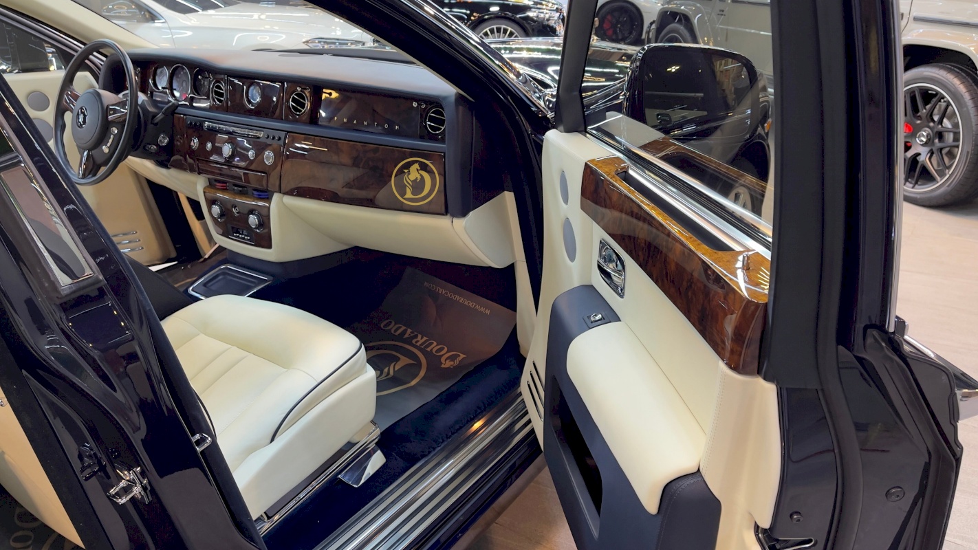 Rolls Royce Phantom Extended | Luxury Sedan Assembly Goodwood  