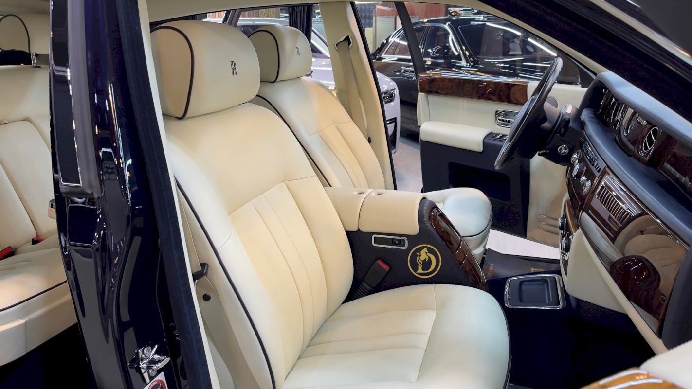 Rolls Royce Phantom Extended | Luxury Sedan Assembly Goodwood  