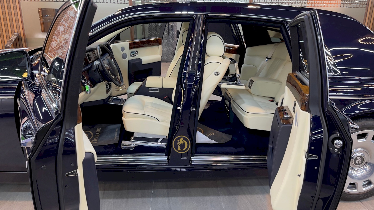 Rolls Royce Phantom Extended | Luxury Sedan Assembly Goodwood  